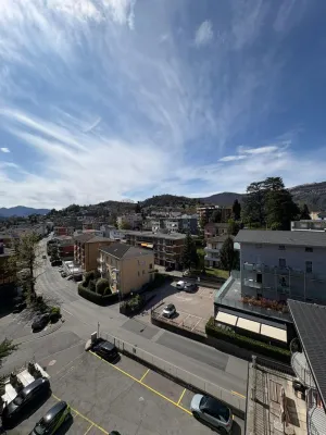 Ufficio all’ultimo piano con potenziale trasformazione in attico, Lugano